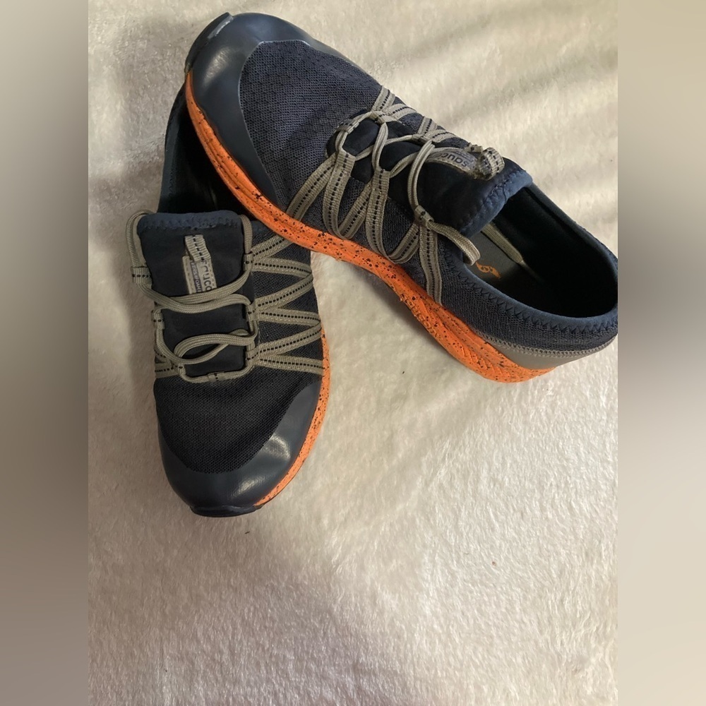 Saucony versafoam shift women’s/youth sneakers size 5M